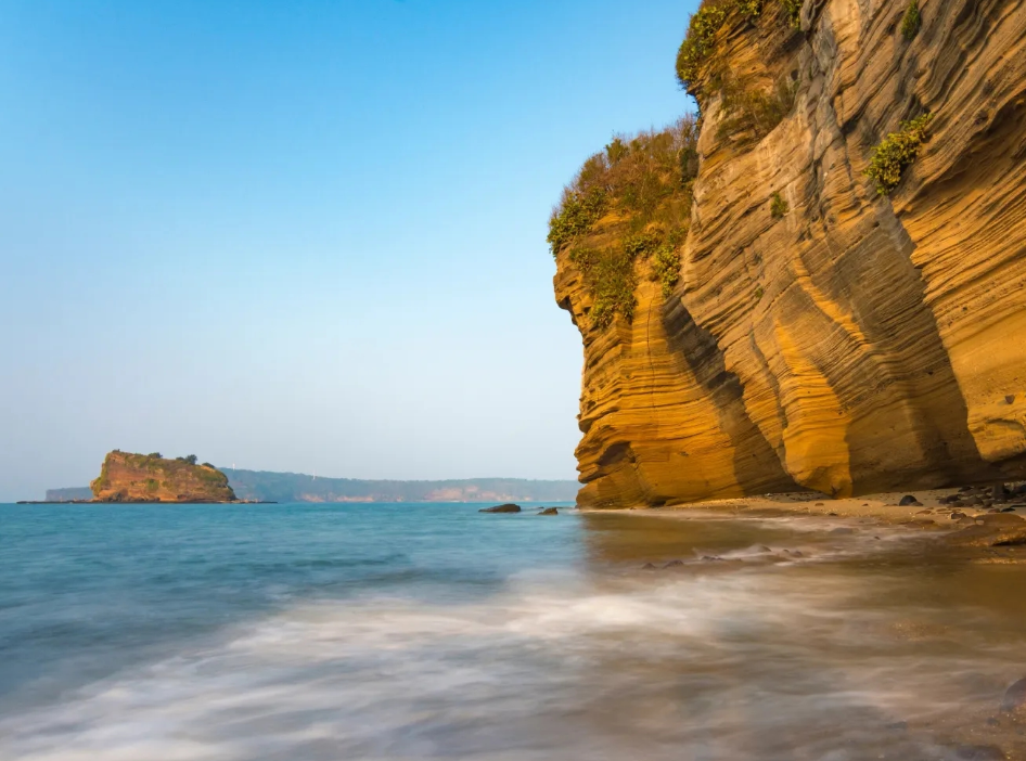 崇左-涠洲岛小团-南宁-德天跨国大瀑布-明仕田园-伏那秘境徒步-北海老街-涠洲岛-天主教堂-环岛书店-悬崖花园-出海体验6日