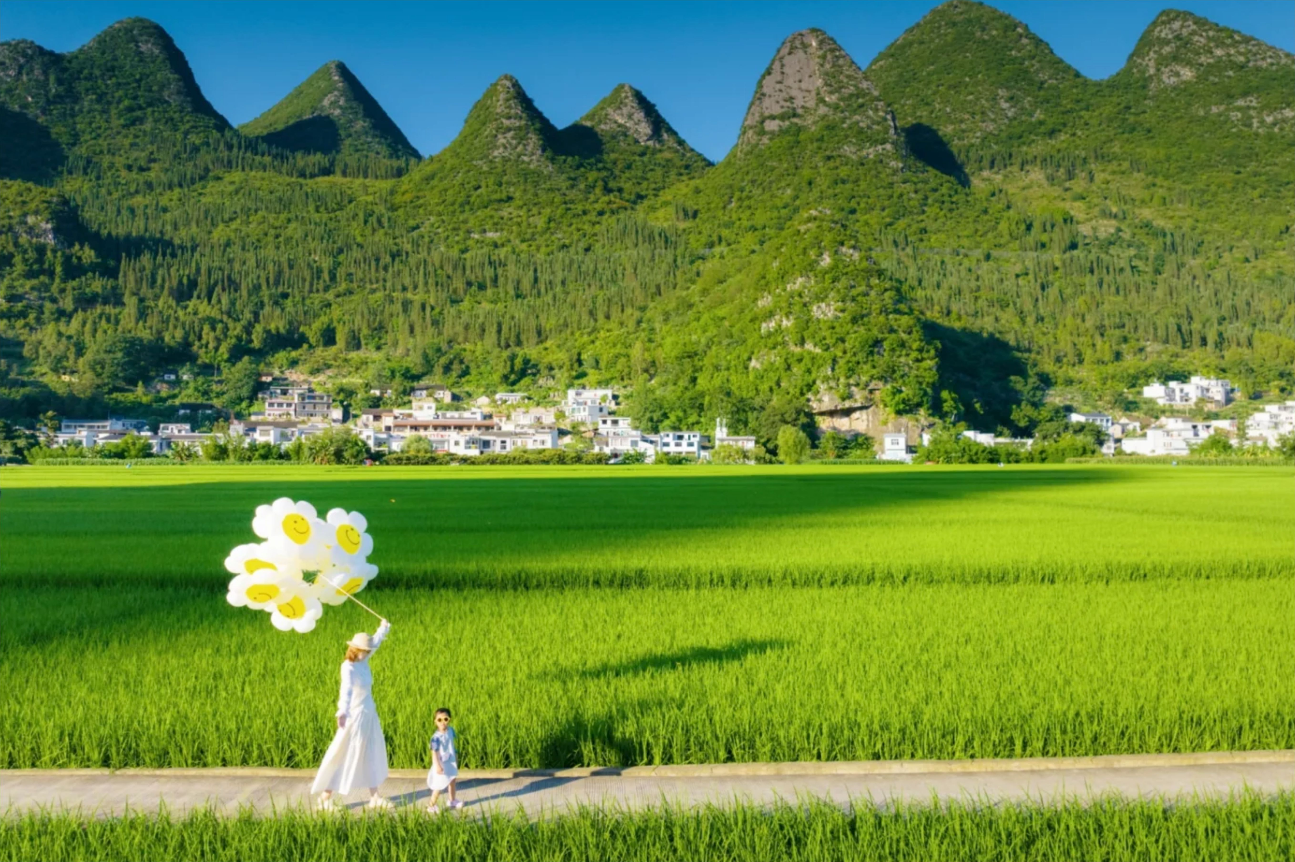 黔西南野奢-黄果树-马岭河-万峰林-石龙洞探洞5日